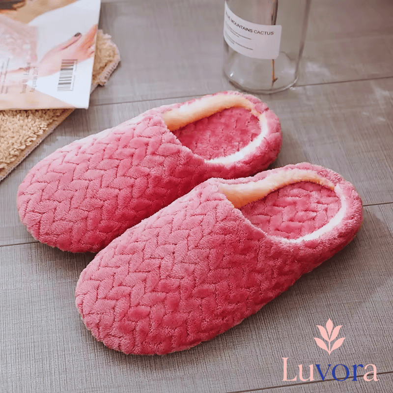 "Best Winter Home Slippers for the Family 2025 – Warm, Soft, and Non-Slip." 🌨️👣