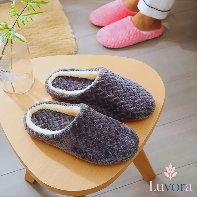 "Best Winter Home Slippers for the Family 2025 – Warm, Soft, and Non-Slip." 🌨️👣